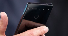 Первое изображение интерфейса Essential Phone