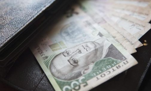 Прогноз от Минфина: в 2019 году средняя зарплата превысит 10 тысяч гривен