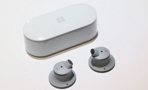 Microsoft представила беспроводные умные наушники Surface Earbuds