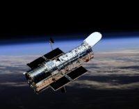 Hubble показал «желто-голубую» галактику в созвездии Индеец