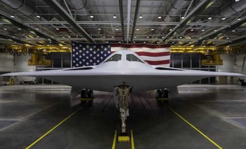 США представили стратегічний ядерний бомбардувальник B-21 Raider