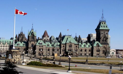 Канада заборонила більшості іноземців купувати будинки