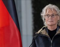 Міністра оборони Німеччини Крістіне Ламбрехт вирішила подату у відставку