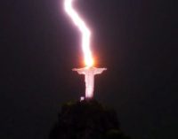 В Ріо-де-Жанейро блискавка вдарила у статую Христа-Спасителя